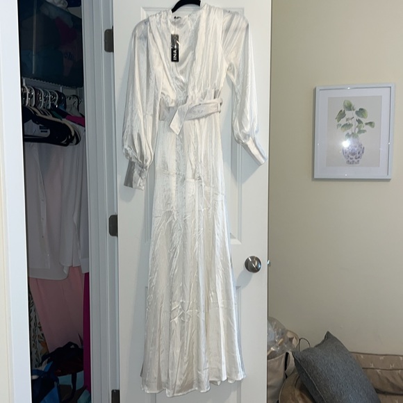 Shea Silky Side Slit Maxi Gown White Formal Small NWT L’Beye Bridal Prom - Picture 8 of 8